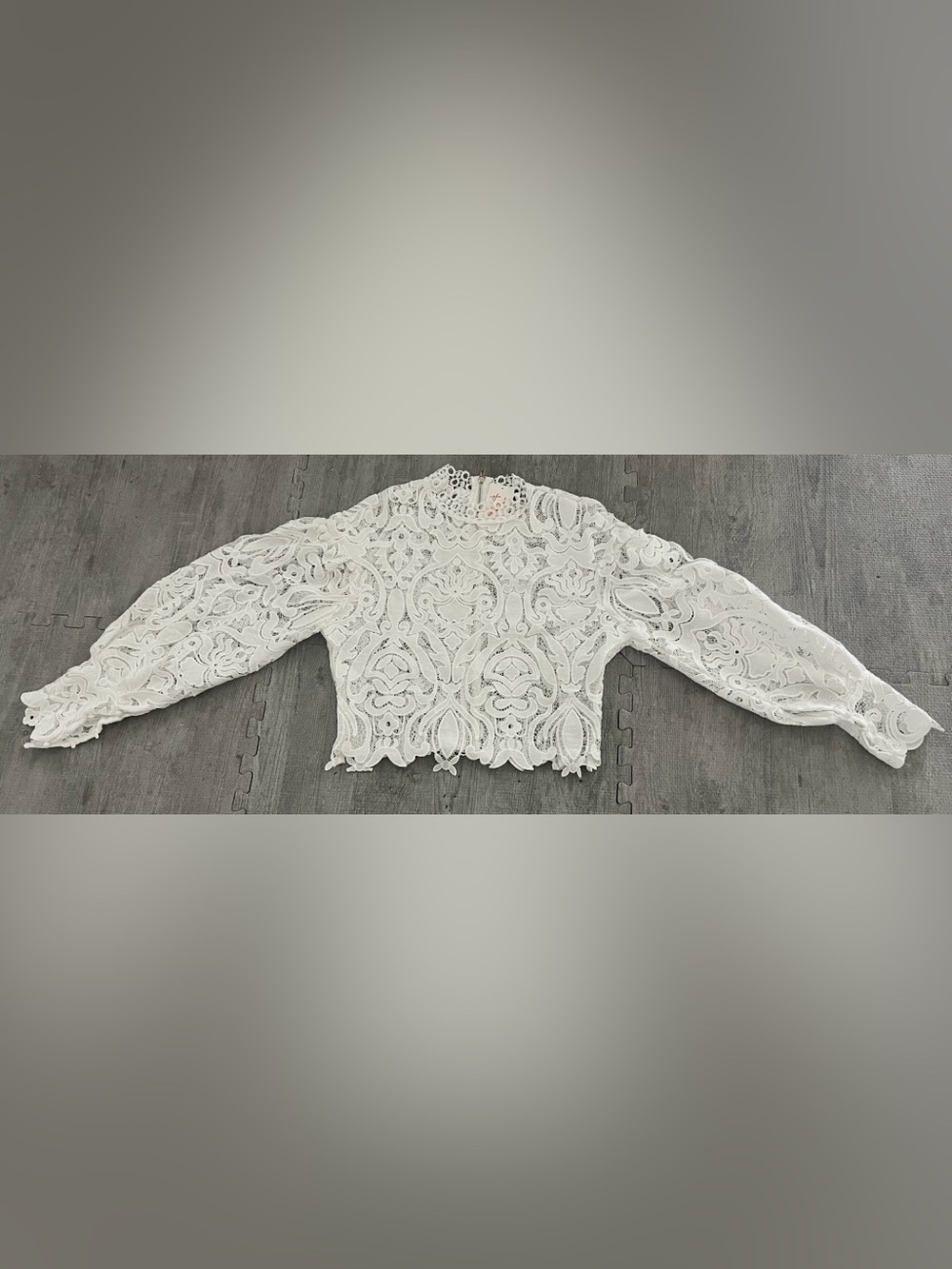 Valentine Women’s L White Floral Lace Long Sleeve Zip Front Top